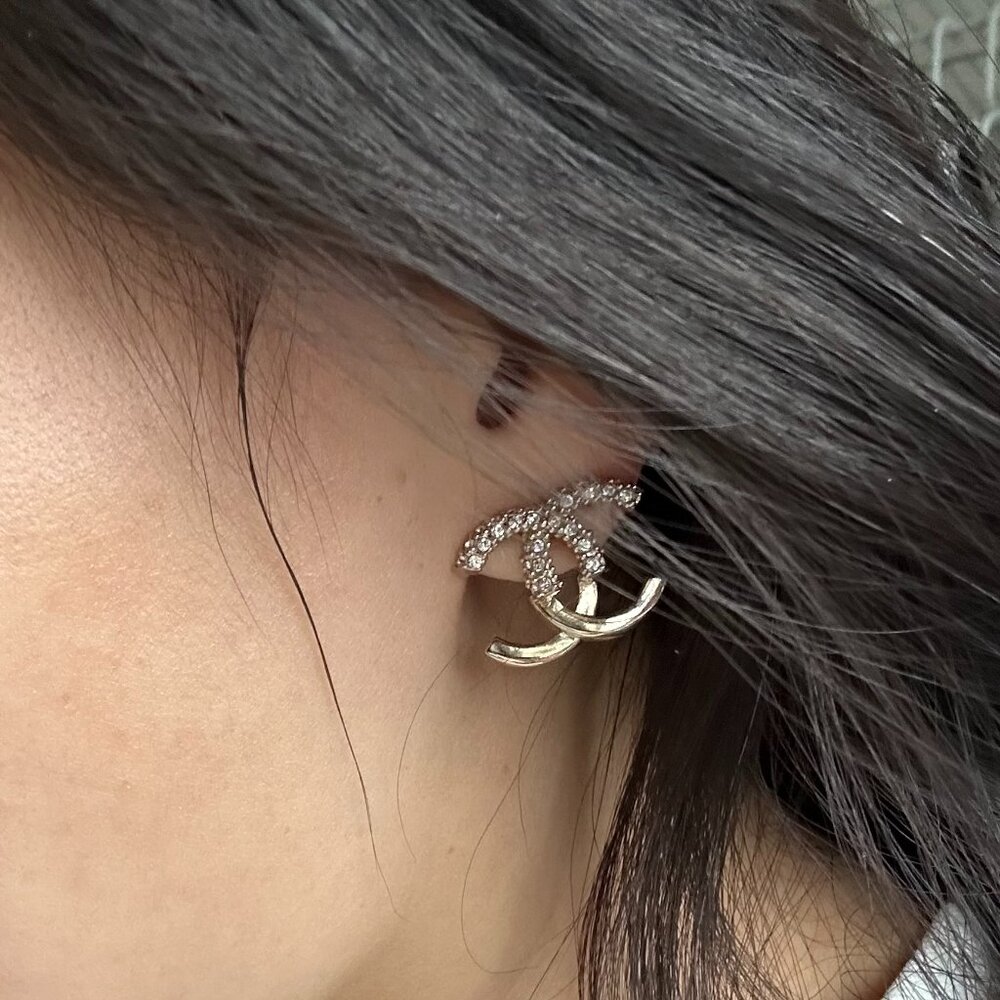 22K Chanel Earring ( Gold & Crystal)